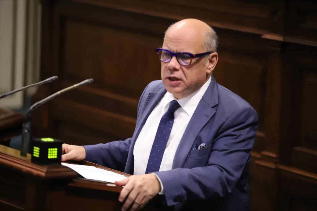 El portavoz del grupo nacionalista canario José Miguel Barragan.