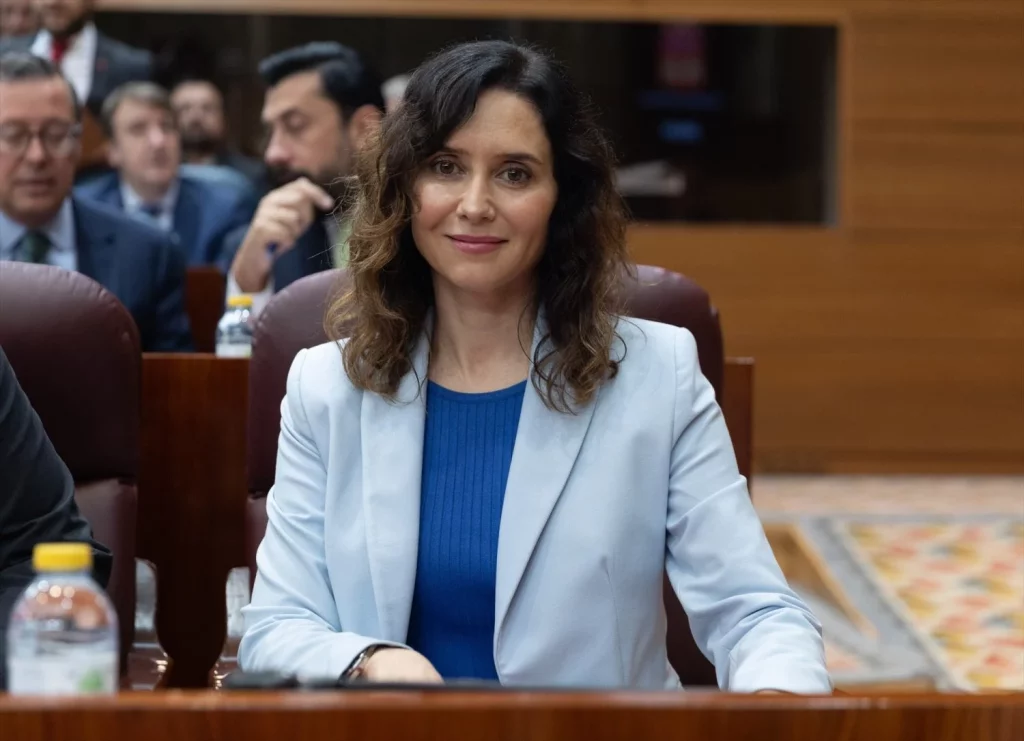 Juan Lobato pide disculpas a los madrileños antes que Óscar Puente 5 Moncloa EuropaPress 5896023 presidenta comunidad madrid isabel diaz ayuso pleno asamblea madrid 18 Moncloa