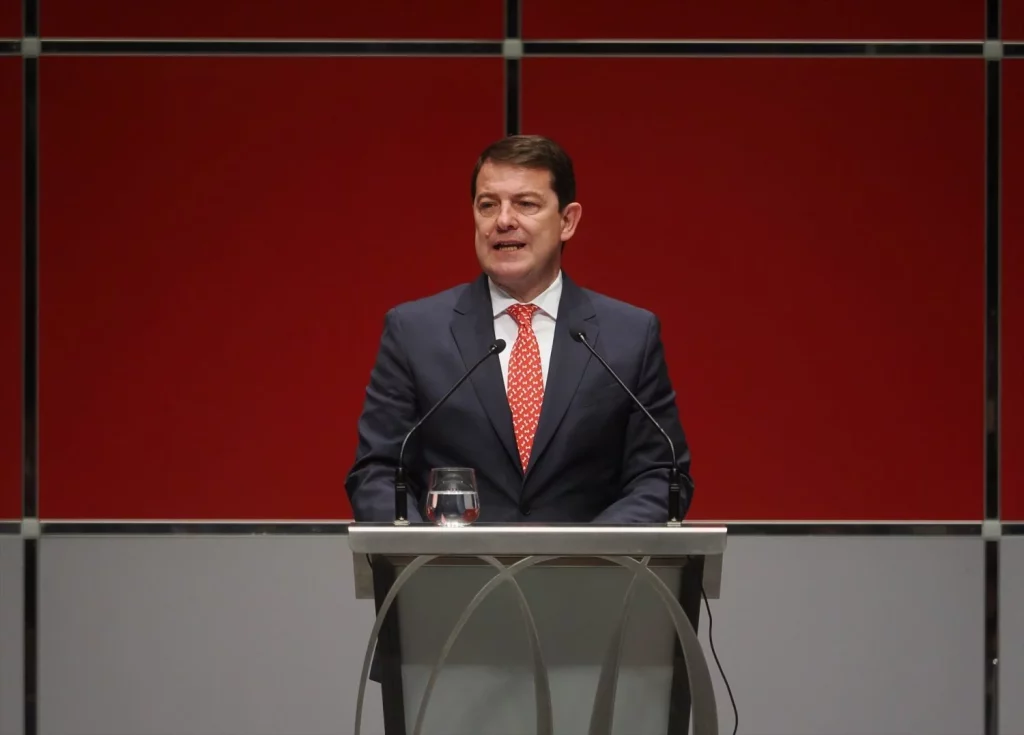 Alfonso Fernández Mañueco, presidente de Castilla y León, objetivo también del PSOE | Foto: Europa Press