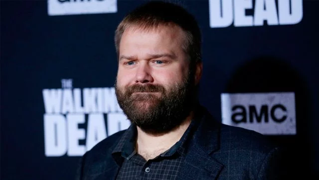 Robert Kirkman se ilusiona con una nueva idea para  Robert Kirkman se ilusiona con una nueva idea para