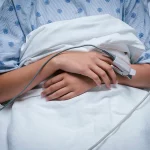 María Gómez Rodríguez (38) «Vi mis ojos amarillos y creí que era hepatitis, pero era algo peor»: El cáncer de páncreas avisa con este color que ignoras