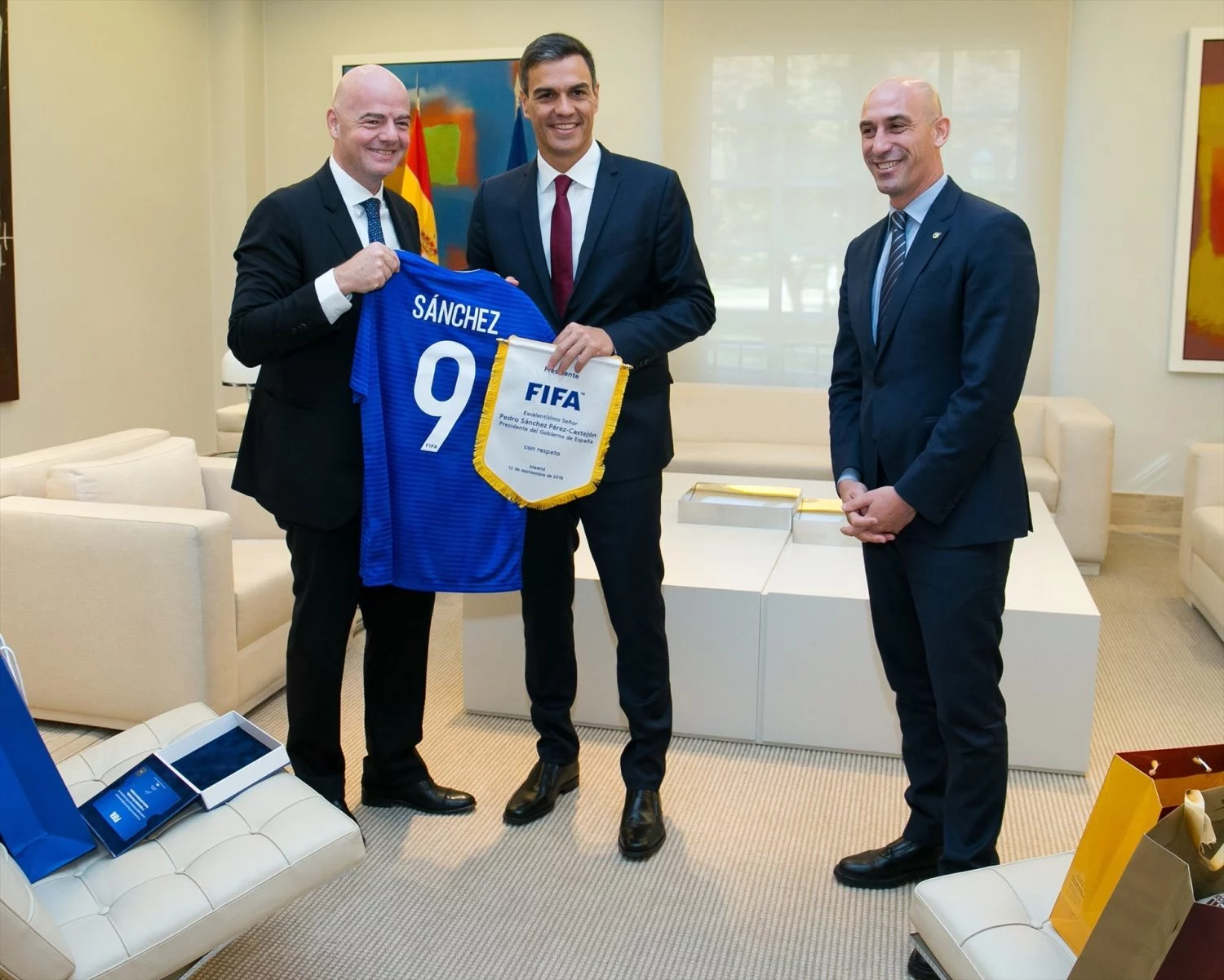 Sánchez, ceferin y rubiales Infantino, Sánchez y Rubiales.