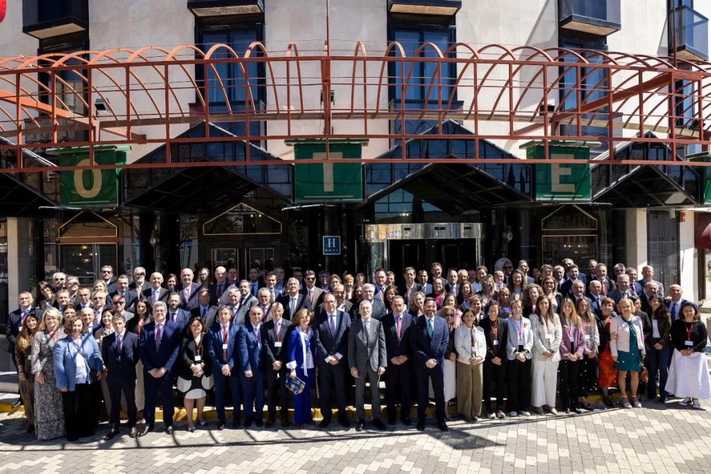Los funcionarios de prisiones se distancian más de Marlaska y Ubasart 2 Moncloa Marlaska defendió ante directores de centros penitenciarios que desde 2018 se han ofertado más de 6.500 plazas para nuevos profesionales, y el proceso selectivo de la oferta de empleo público lanzada el pasado año, que incluye hasta 965 nuevas plazas, ya está en marcha.