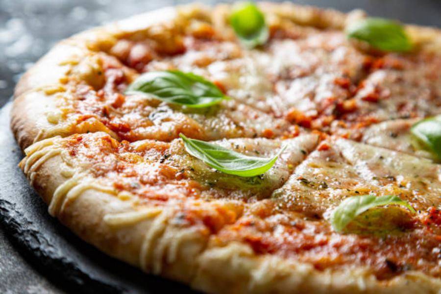 Adiós sal: Descubre la pizza perfecta para hipertensos 1 Moncloa Ingredientes para una pizza caprese sin sal