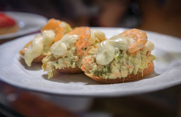 Ensaladilla rusa, como nunca la probaste: el ingrediente secreto que la hará explotar de sabor 2 Moncloa Sabor y elegancia en un plato