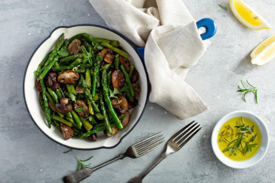 Descubre el ingrediente misterioso que transformará tu salteado de espárragos en una obra maestra culinaria Descubre el ingrediente misterioso que transformará tu salteado de espárragos en una obra maestra culinaria
