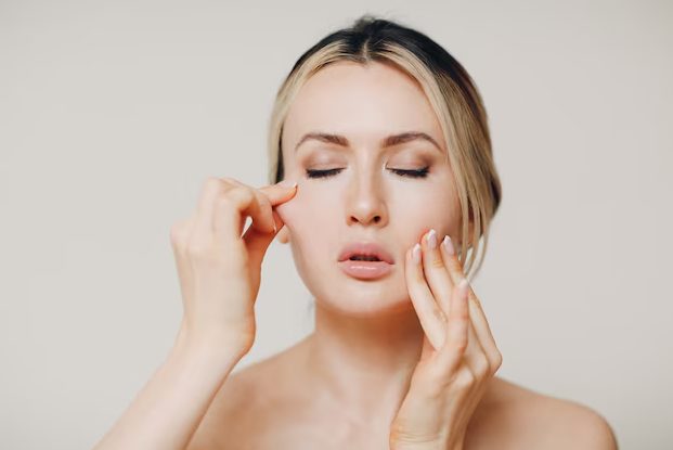 yoga-facial Yoga facial: este es el ejercicio ideal para eliminar la papada