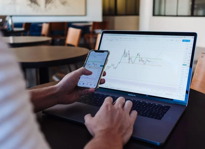 EVITA LOS FALSOS BROKERS