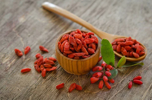 Los 5 mejores superalimentos para un sistema inmunológico fuerte 1 Moncloa Las bayas de Goji refuerza el sistema inmunológico