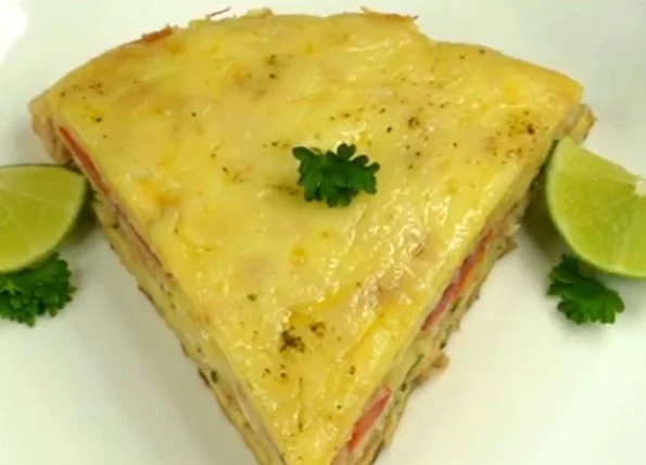 La tortilla de repollo rellena con 3 ingredientes que es viral en TikTok 1 Moncloa Cómo prepara la tortilla de repollo rellena