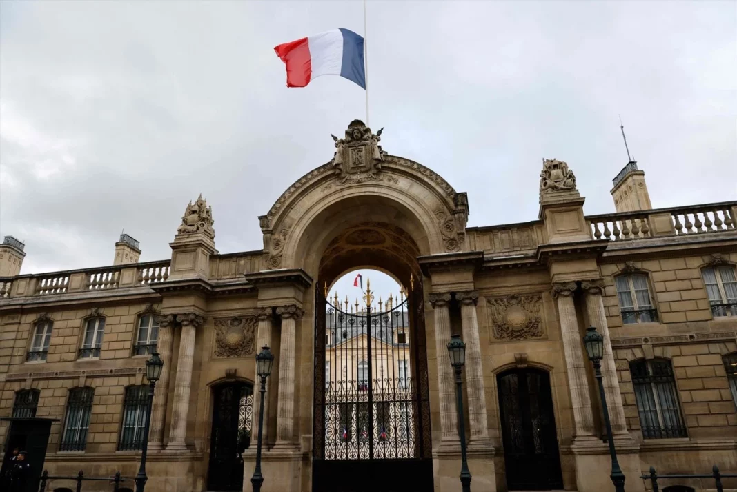 Medios audiovisuales públicos de Francia protestan por proyecto de unión.