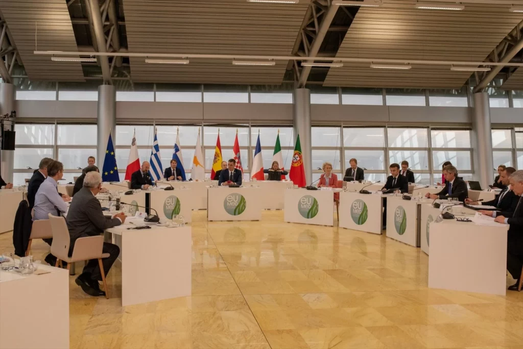 EuropaPress 4859282 i d presidenta comision europea ursula von der leyen presidente francia Moncloa