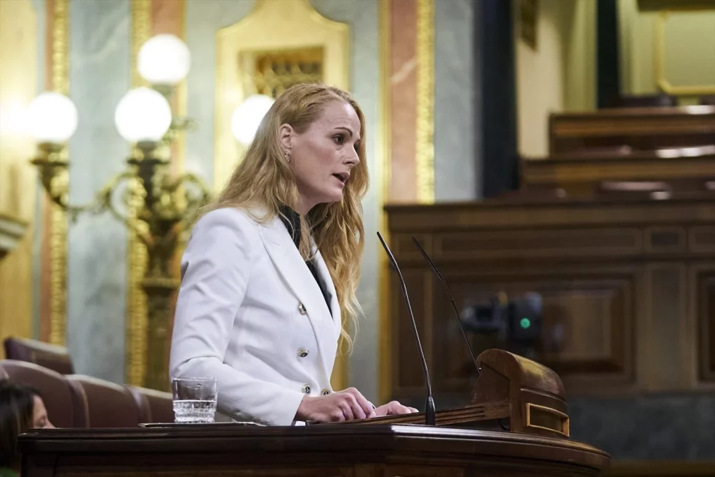 La militar y socialista, Zaida Cantera, deja su acta de diputada tras la votación de la amnistía