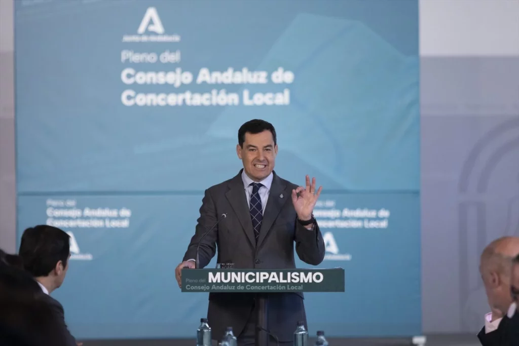 Juanma Moreno fortalece la ley de incompatibilidades para evitar el exceso de ‘favores’