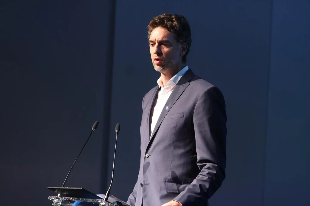 Mónica García ficha a Pau Gasol para impulsar su carrera en la OMS