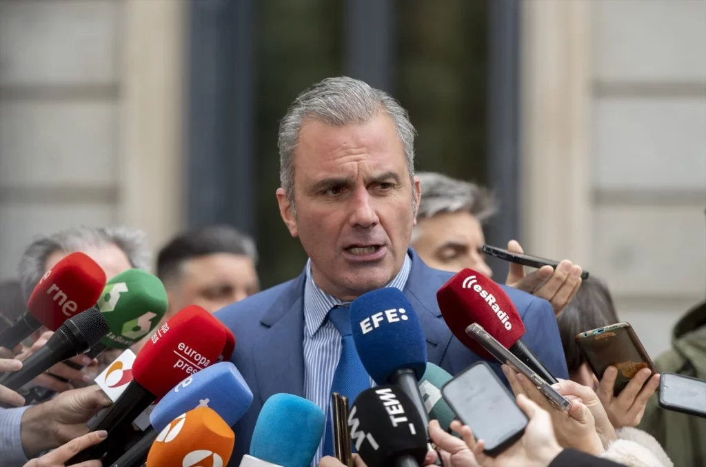 EuropaPress 5747364 portavoz vox ayuntamiento javier ortega smith atiende medios comunicacion Moncloa