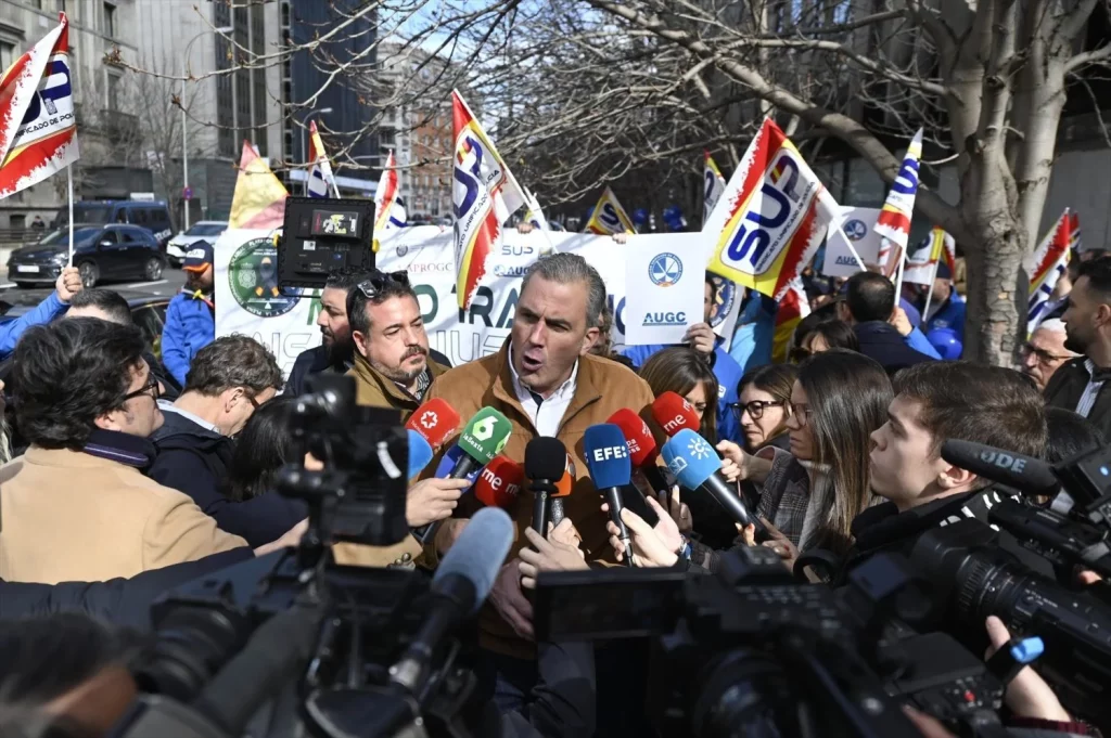 EuropaPress 5763039 portavoz vox ayuntamiento javier ortega smith ofrece declaraciones Moncloa