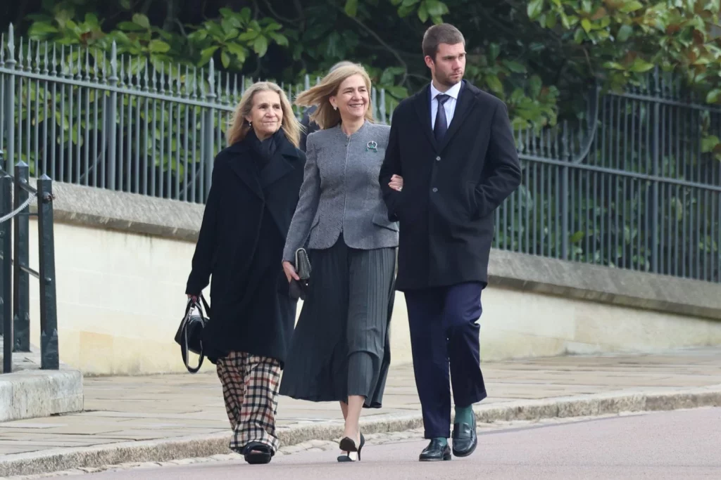 Juan Urdangarin con su madre la Infanta Cristina y su tía la Infanta Elena. 