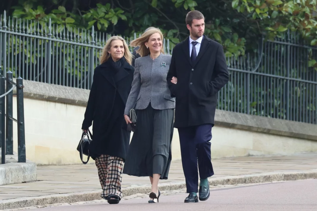 Juan Urdangarin con su madre la Infanta Cristina y su tía la Infanta Elena.
