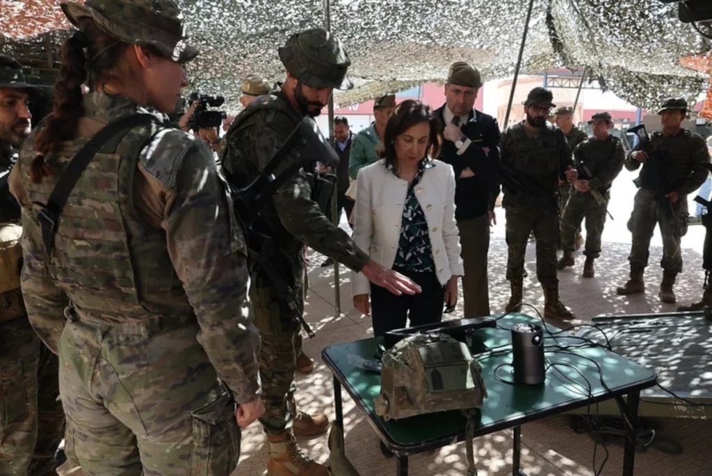 Los militares inician una ofensiva política ante el agravio retributivo y la falta de diálogo 2 Moncloa Los militares quieren el mismo sueldo que los Cuerpos y Fuerzas de Seguridad