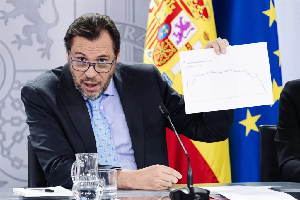 Juan Lobato pide disculpas a los madrileños antes que Óscar Puente 3 Moncloa Lobato pide disculpas a los madrileños ante la ausencia de Puente