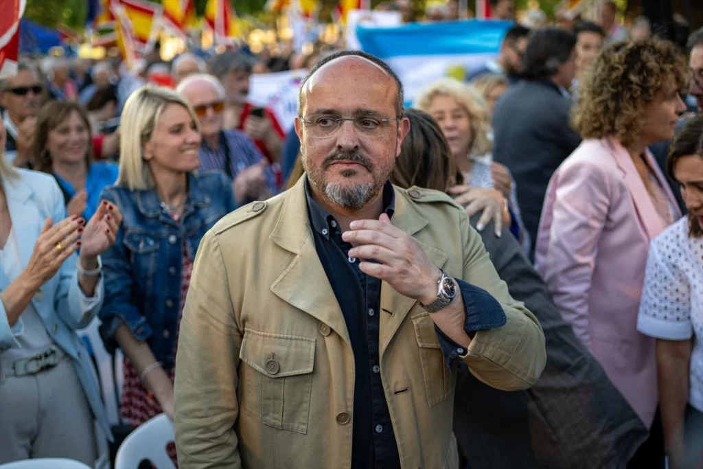 El PP de Alejandro Fernández da el sorpaso en Cataluña superando a Vox
