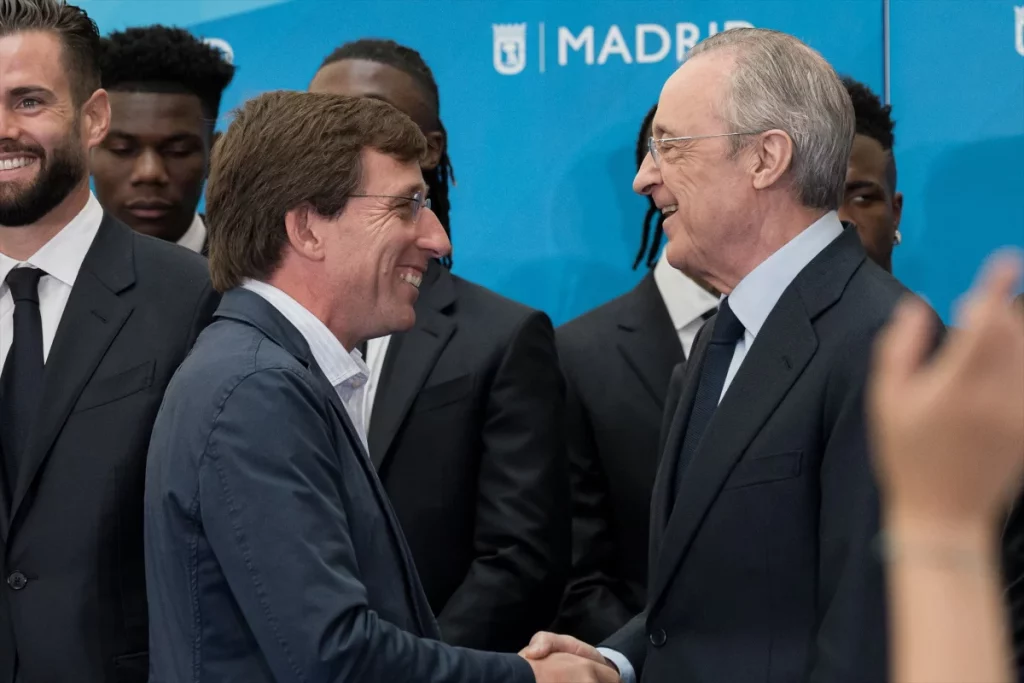 Humillación al 'Proyecto 360' de Florentino Pérez: éstas son las consecuencias 1 Moncloa Almeida y Florentino Pérez (Fuente: Agencias)