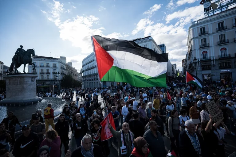 La guerra de las pancartas palestinas en Madrid se decidirá en un Juzgado