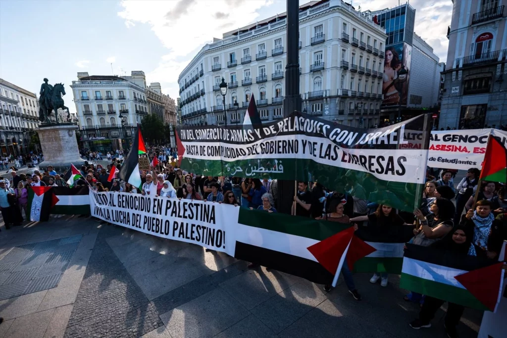 Palestina será reconocida como Estado por España, Irlanda y Noruega 1 Moncloa EuropaPress 5969020 cientos personas quinta movilizacion estatal apoyo palestina puerta sol 18 Moncloa