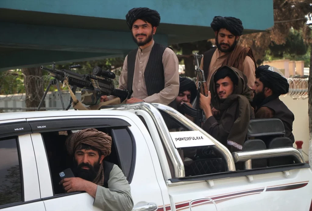 EuropaPress 5970007 210831 kabul aug 31 2021 xinhua taliban members are seen on military Moncloa