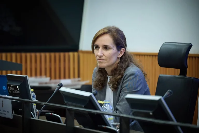 Los médicos cargan contra el «bodrio» del Estatuto Marco de Mónica García