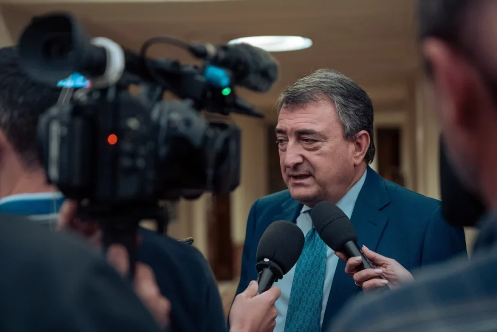 El caso Koldo pone contra las cuerdas al PNV por su silencio: «Perderíamos todo el poder» 1 Moncloa Aitor Esteban considera «grave la falta de coherencia» de Sumar