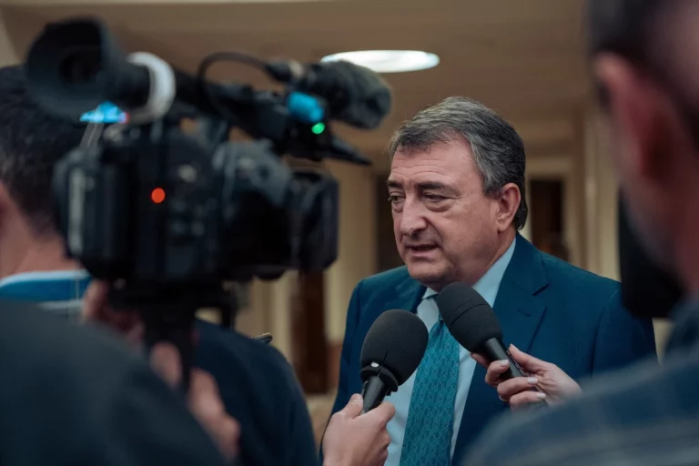La entrega del Palacete de París al PNV será fiscalizada gracias al PP y Vox