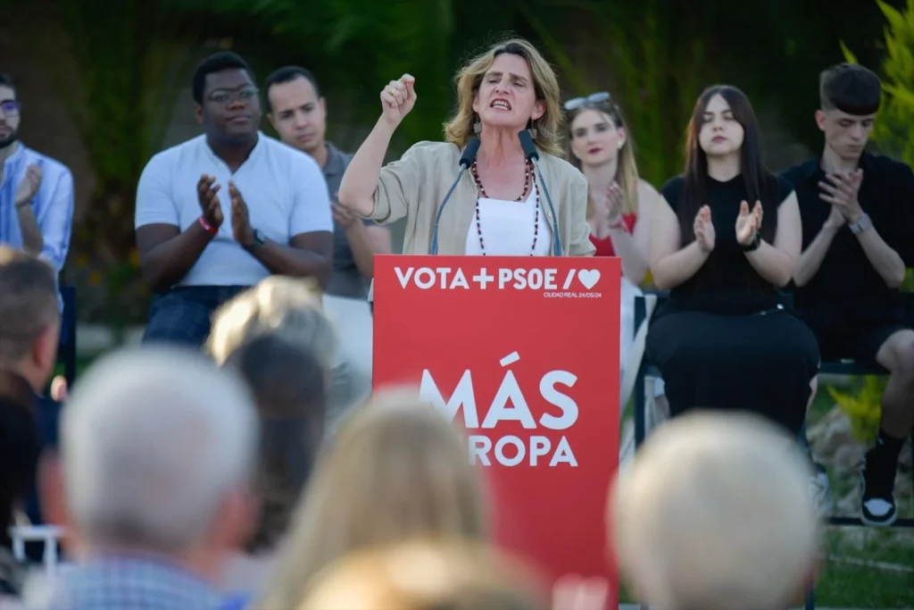 Supergrupo de extraña derecha, en aprietos