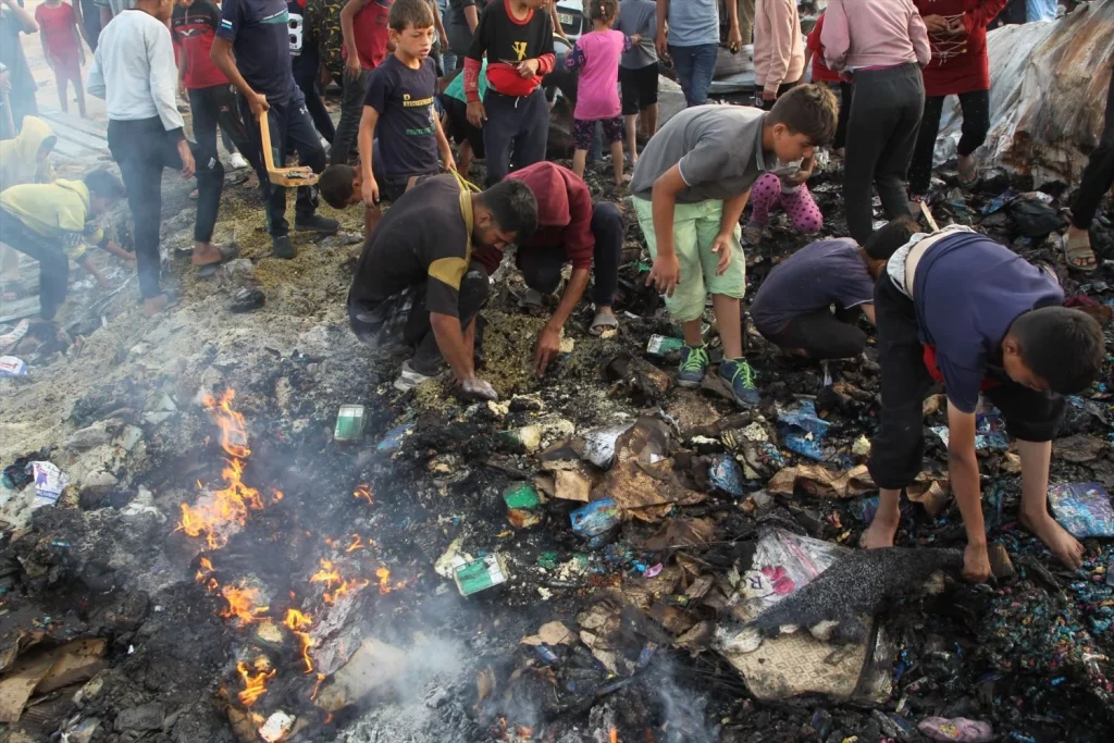 EuropaPress 5990792 rafah may 27 2024 people are seen at the site of an israeli strike on Moncloa