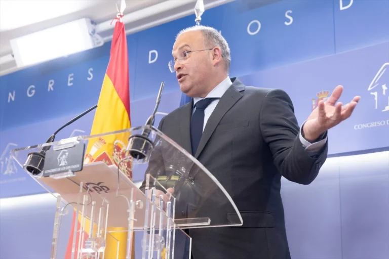Miguel Tellado acerca el PP a Junts mientras abre fuego contra el PNV