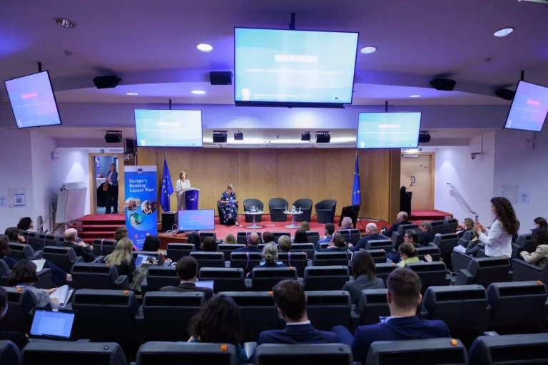 Las 3 claves del Código de Conducta que la UE implementaría a supervivientes de cáncer