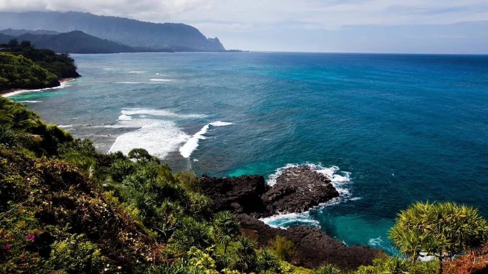 Mark Zuckerberg construye su propio búnker con 30 baños y 30 cuartos y el lugar donde está escondido te sorprenderá 1 Moncloa Cómo es la isla donde Mark Zuckerberg lanzó su ambicioso proyecto