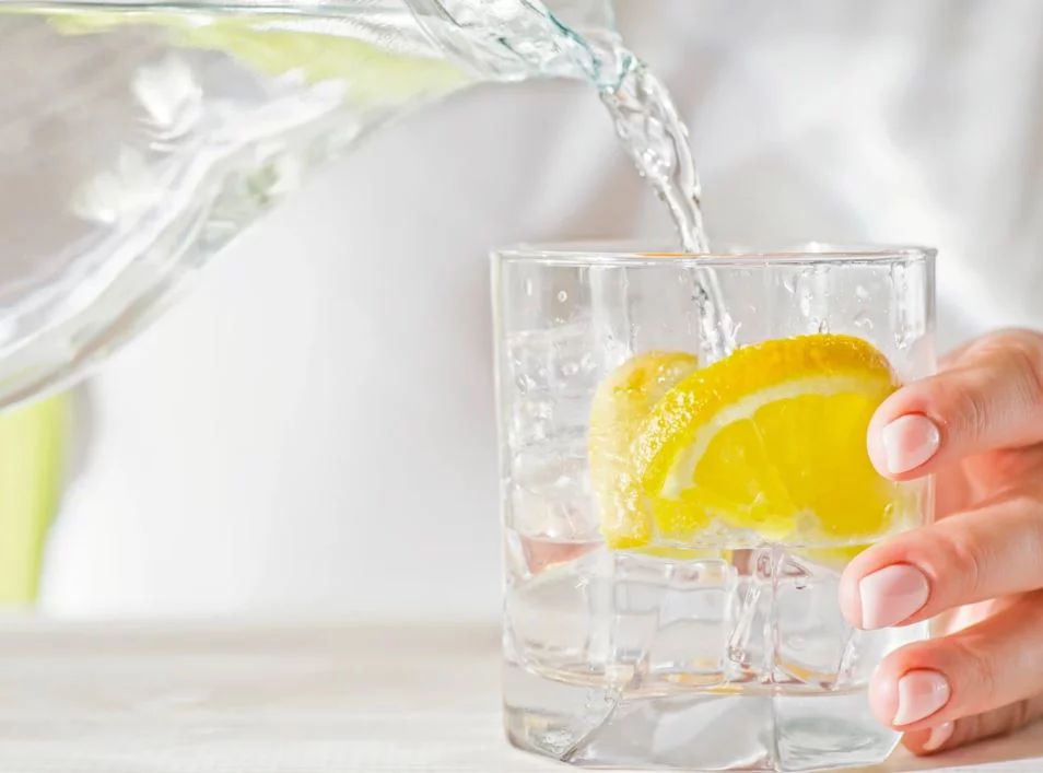 Cómo transformar tu salud en solo 7 días con agua con limón en ayunas 1 Moncloa Tomar agua con limón en ayunas va a transformar tu salud