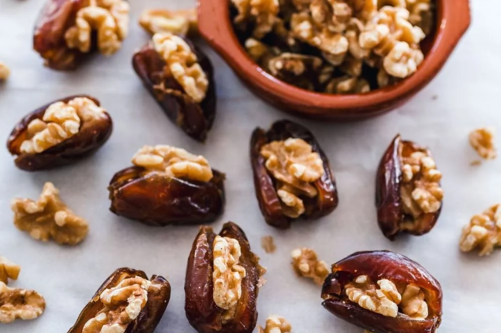 Cómo los dátiles pueden igualar al chuletón en hierro y combatir el colesterol naturalmente 2 Moncloa ¿Cómo comer dátiles?