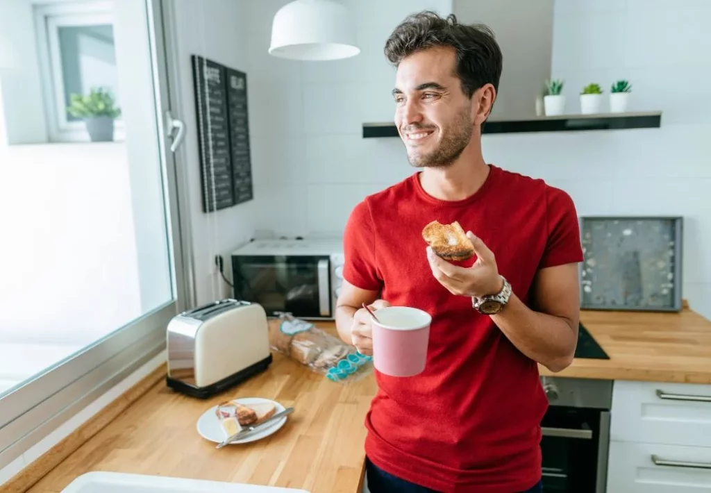 El peligro oculto de desayunar inmediatamente al despertar 1 Moncloa ¿Por qué no debemos desayunar justo después de despertar?