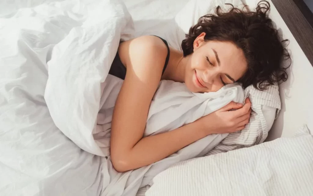 La rutina infalible para conciliar el sueño profundo en 5 minutos 1 Moncloa Relajarse es indispensable en una rutina para conciliar el sueño