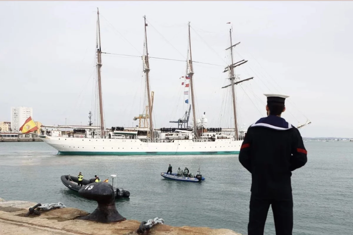 Despedida del Juan Sebastián Elcano en Cádiz. Despedida del Juan Sebastián Elcano en Cádiz.
