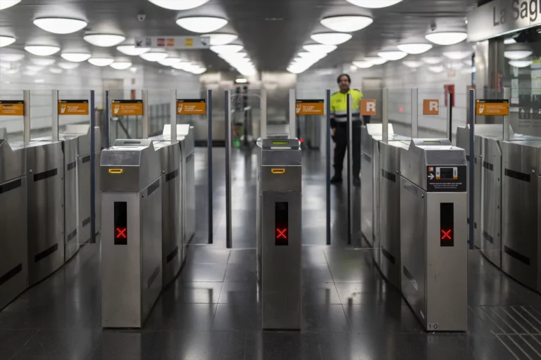Robo de cable en Rodalies provoca retrasos de más de una hora en R2 Nord y R11