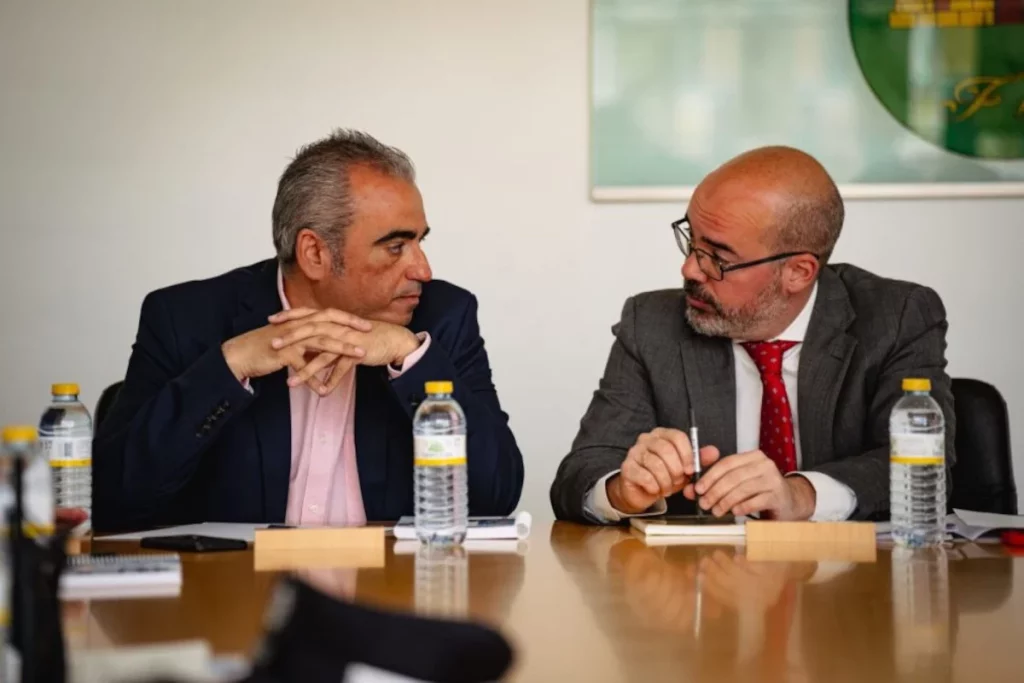 Moncloa usa a Francisco Martín como ariete contra Almeida 2 Moncloa Fran Martín Aguirre se ha reunido con Javier Corpa, alcalde de san Fernando.