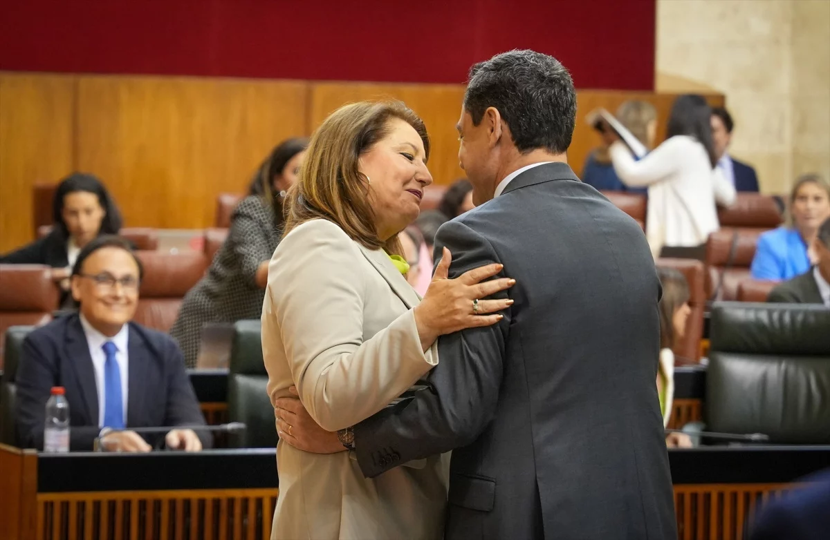 presidente_junta_juanma_moreno_junto_consejera_agricultura_pesca_agua Carmen Crespo deja de ser consejera en el Gobierno de Andalucía para ir como número 2 en la lista del PP a las elecciones europeas.