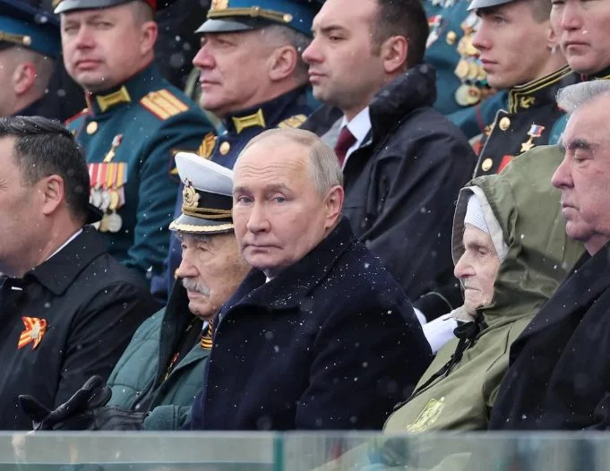 Putin rechaza las advertencias de la UE y asegura que su armamento nuclear está listo para actuar 2 Moncloa putin celebracion segunda guerra Moncloa