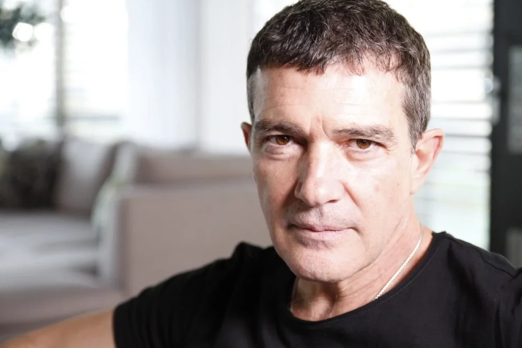 Cómo la arritmia afectó la salud y el trabajo de Antonio Banderas 1 Moncloa Qué tratamientos debe tomar Antonio Banderas para la arritmia y cómo lo afecta profesionalmente