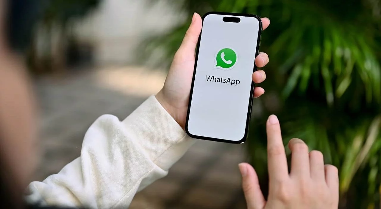 Alerta con ese SMS del 'Centro de Seguridad de WhatsApp': Te contamos cómo podría robarte la cuenta