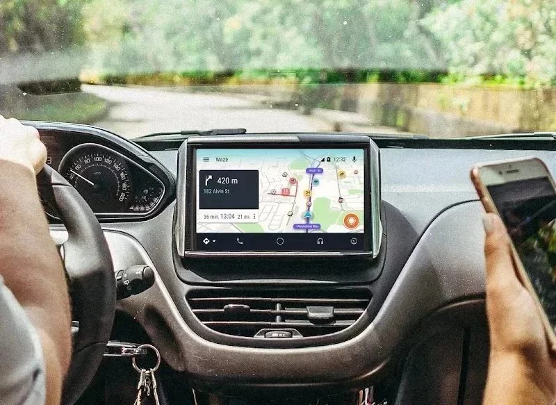 USA WAZE EN TU COCHE ELÉCTRICO